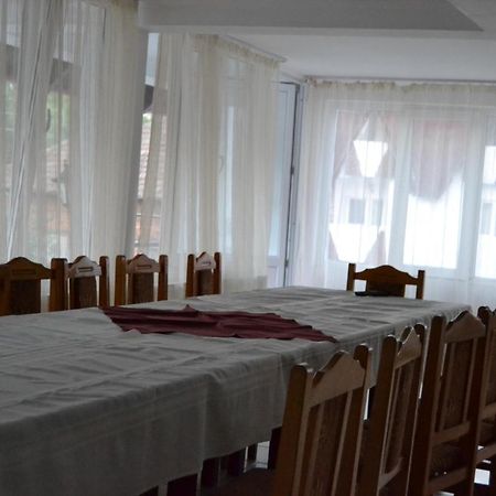 Pensiunea Iuliana Căpăţîneni-Ungureni 外观 照片